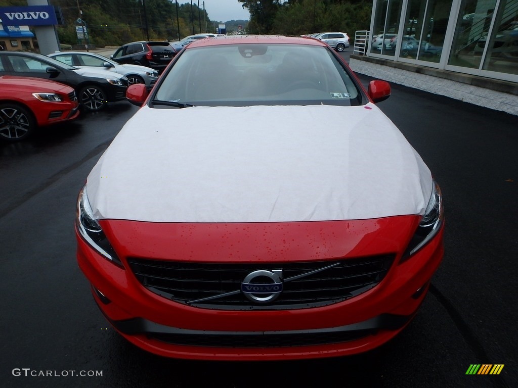 2018 S60 T5 AWD Dynamic - Passion Red / Black photo #6