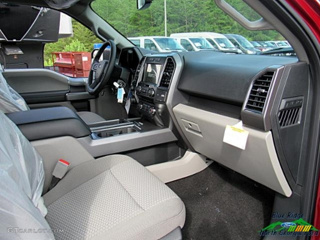 2018 F150 XLT SuperCrew 4x4 - Ruby Red / Earth Gray photo #32
