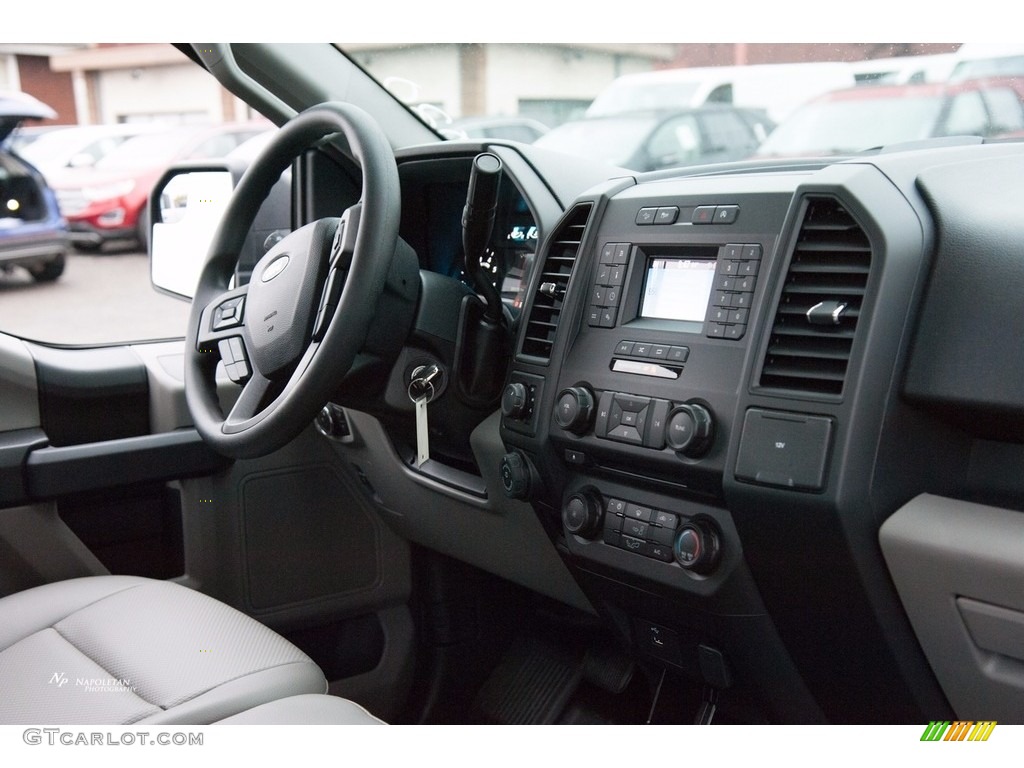 2018 F150 XL Regular Cab 4x4 - Oxford White / Earth Gray photo #10