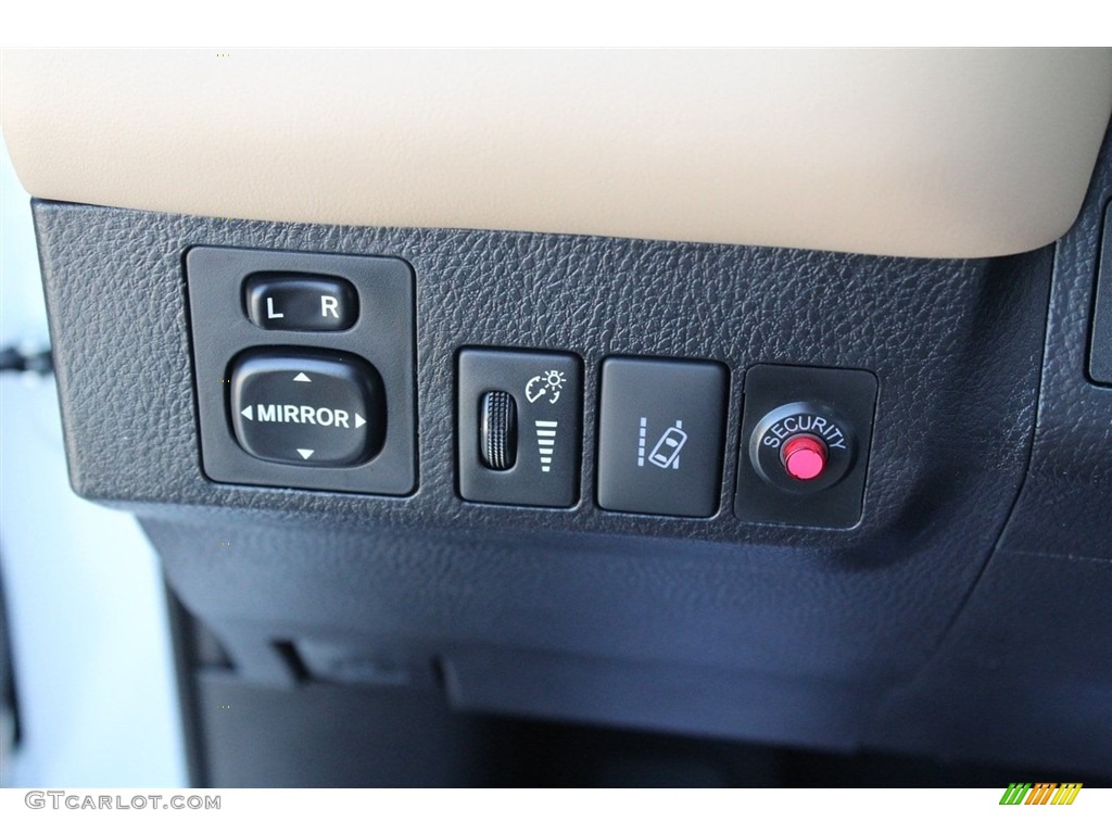 2018 Toyota RAV4 Limited Controls Photo #123273420