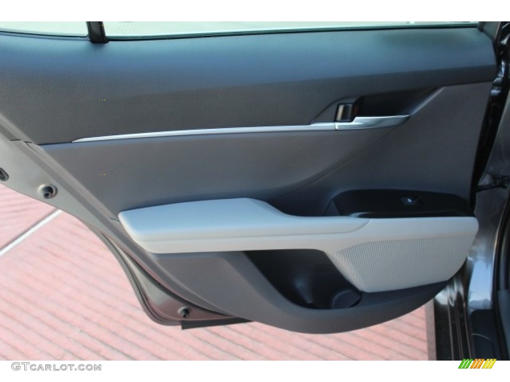 2018 Camry LE - Predawn Gray Mica / Ash photo #19