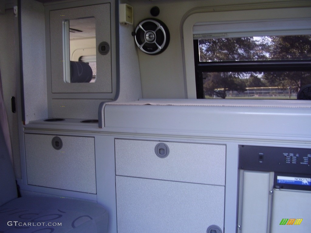 2001 EuroVan GLS - Arctic White / Grey photo #4