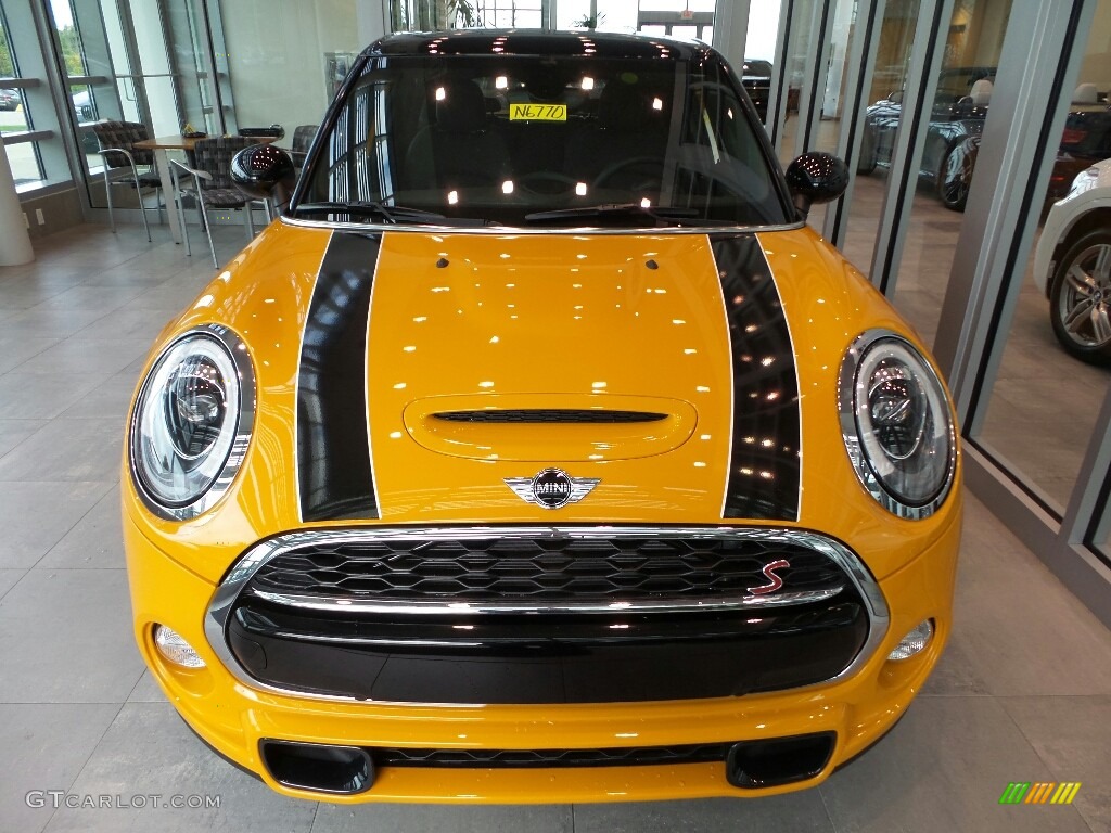 2018 Hardtop Cooper S 4 Door - Volcanic Orange / Carbon Black photo #2