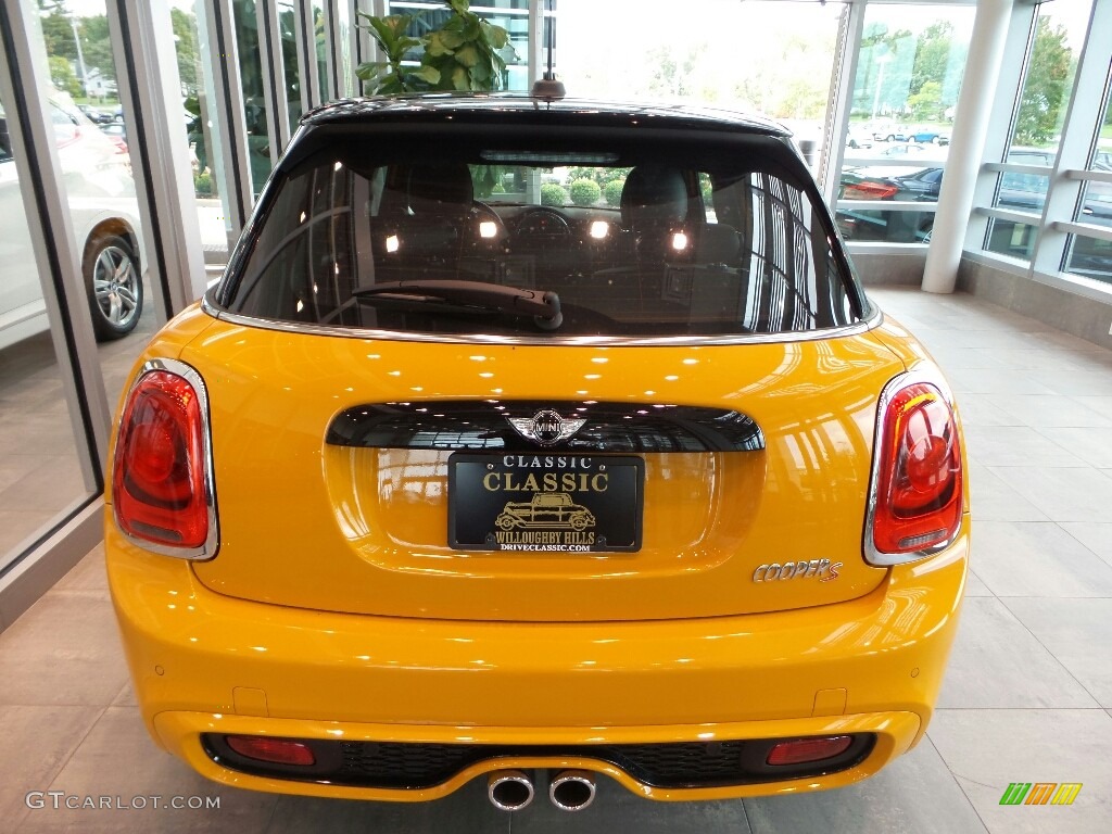2018 Hardtop Cooper S 4 Door - Volcanic Orange / Carbon Black photo #3