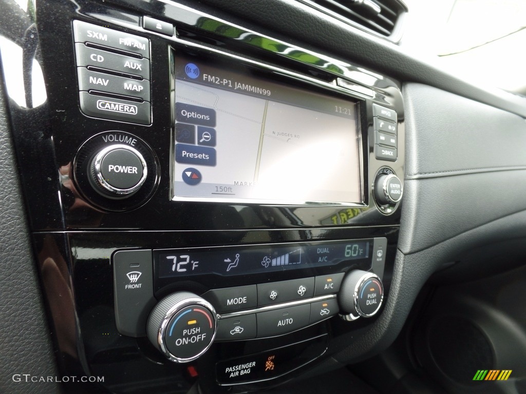 2017 Nissan Rogue SV Controls Photo #123287253