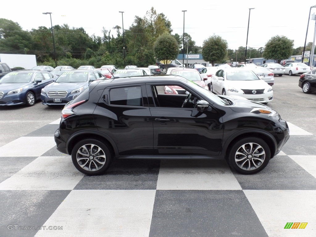 2017 Juke SV - Super Black / Black/Silver photo #3