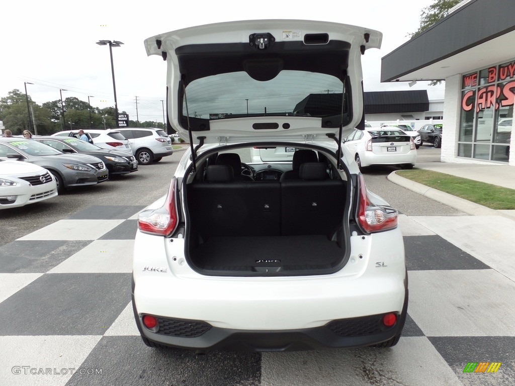 2017 Juke SL - Pearl White / Black/Red photo #5