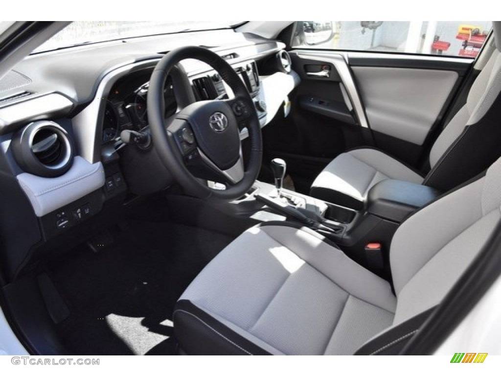 2018 RAV4 XLE AWD - Super White / Ash photo #5
