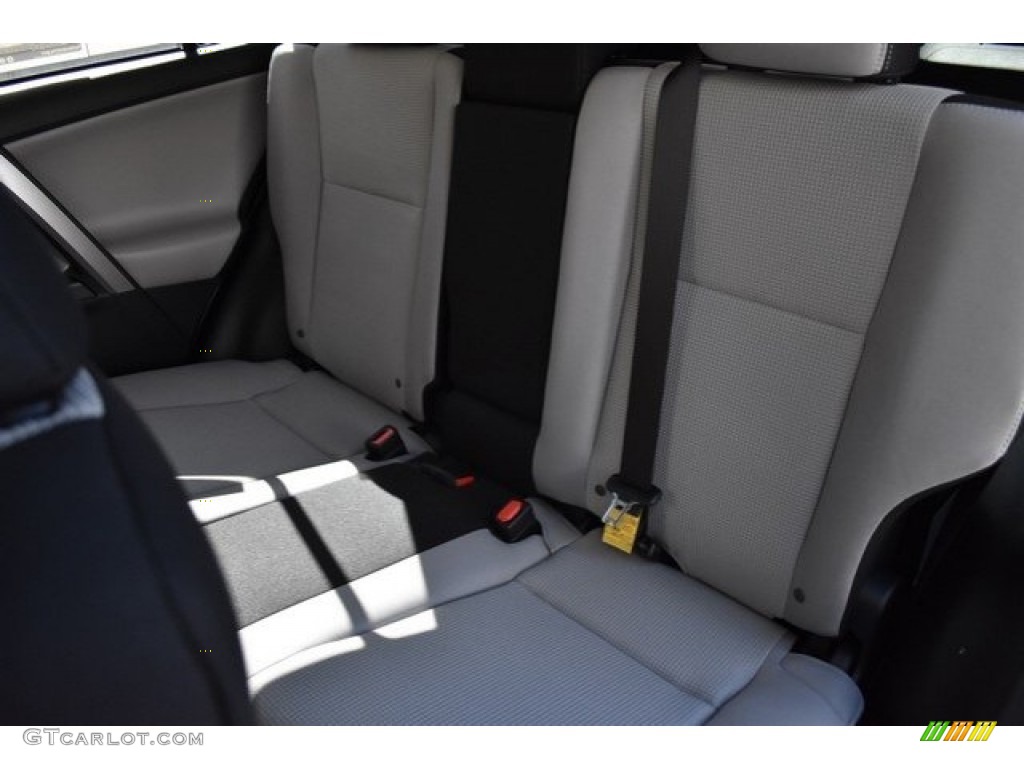 2018 RAV4 XLE AWD - Super White / Ash photo #7