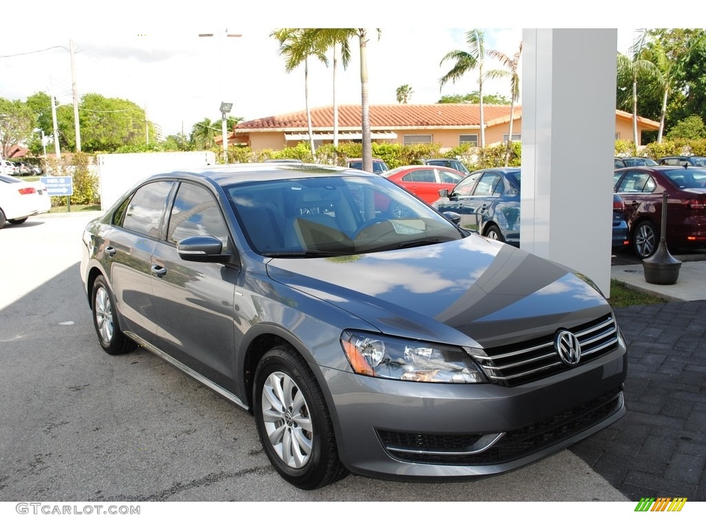 2015 Platinum Gray Metallic Volkswagen Passat Wolfsburg Edition Sedan 