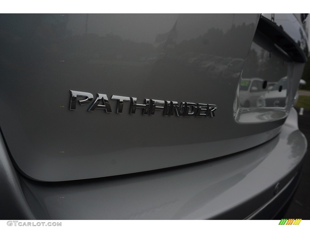 2017 Pathfinder SL 4x4 - Brilliant Silver / Charcoal photo #14