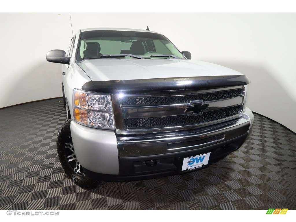 2011 Silverado 1500 LS Extended Cab 4x4 - Sheer Silver Metallic / Dark Titanium photo #3