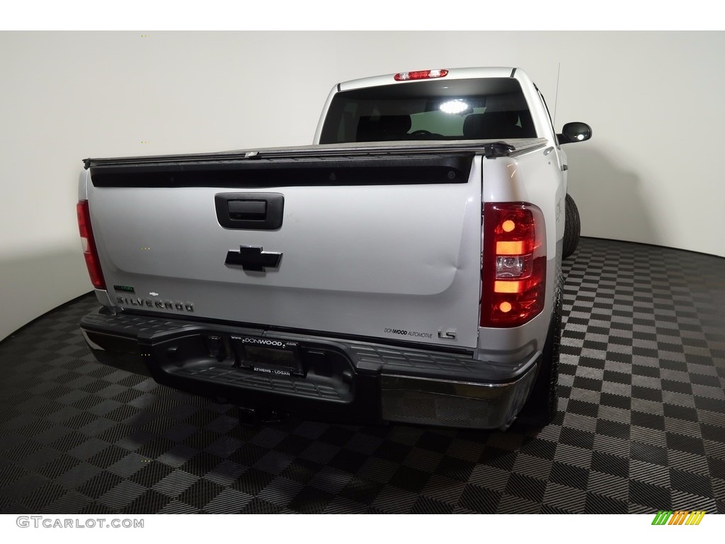 2011 Silverado 1500 LS Extended Cab 4x4 - Sheer Silver Metallic / Dark Titanium photo #10