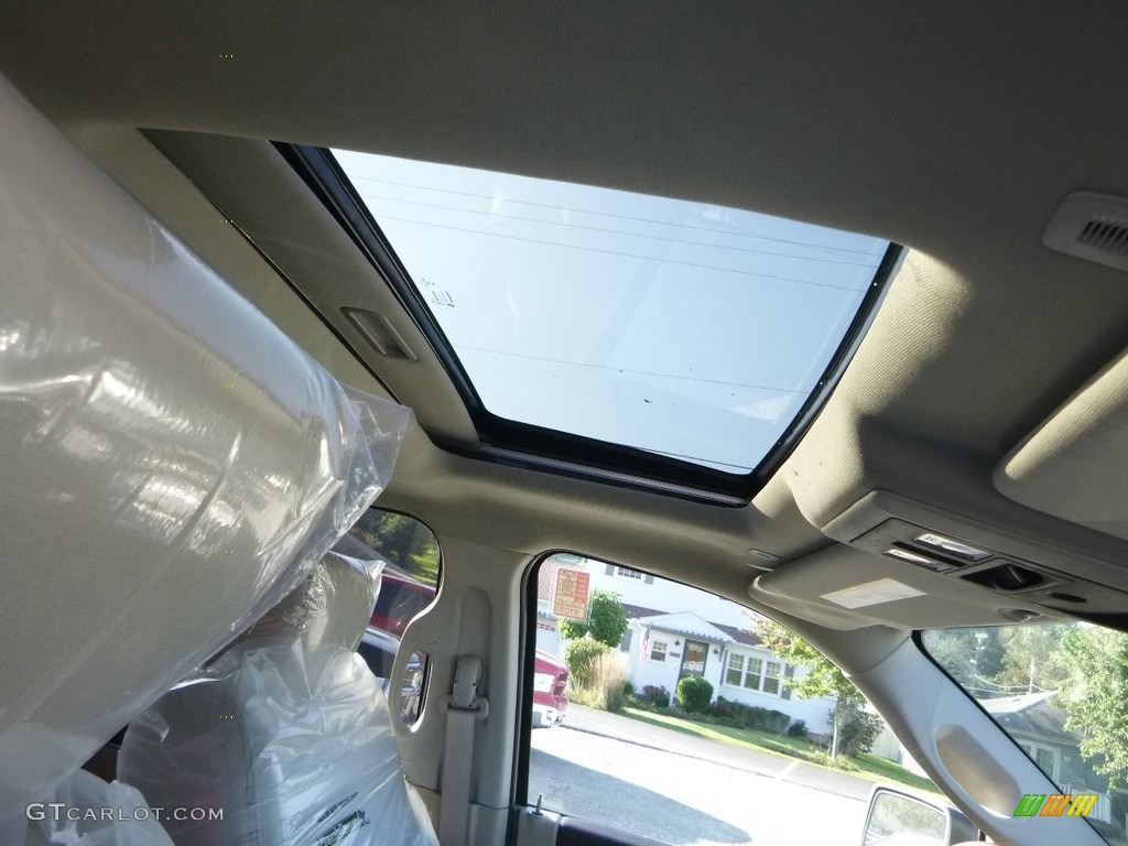 2018 1500 Laramie Crew Cab 4x4 - Pearl White / Black photo #11