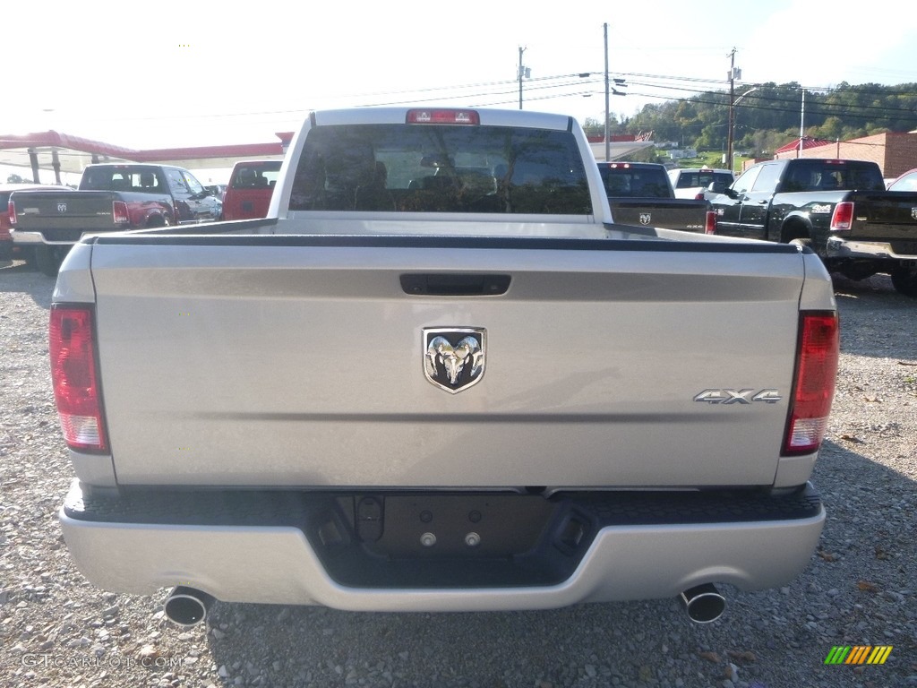 2018 1500 Express Quad Cab 4x4 - Bright Silver Metallic / Black/Diesel Gray photo #4