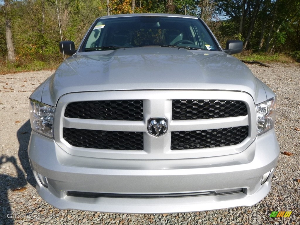 2018 1500 Express Quad Cab 4x4 - Bright Silver Metallic / Black/Diesel Gray photo #8