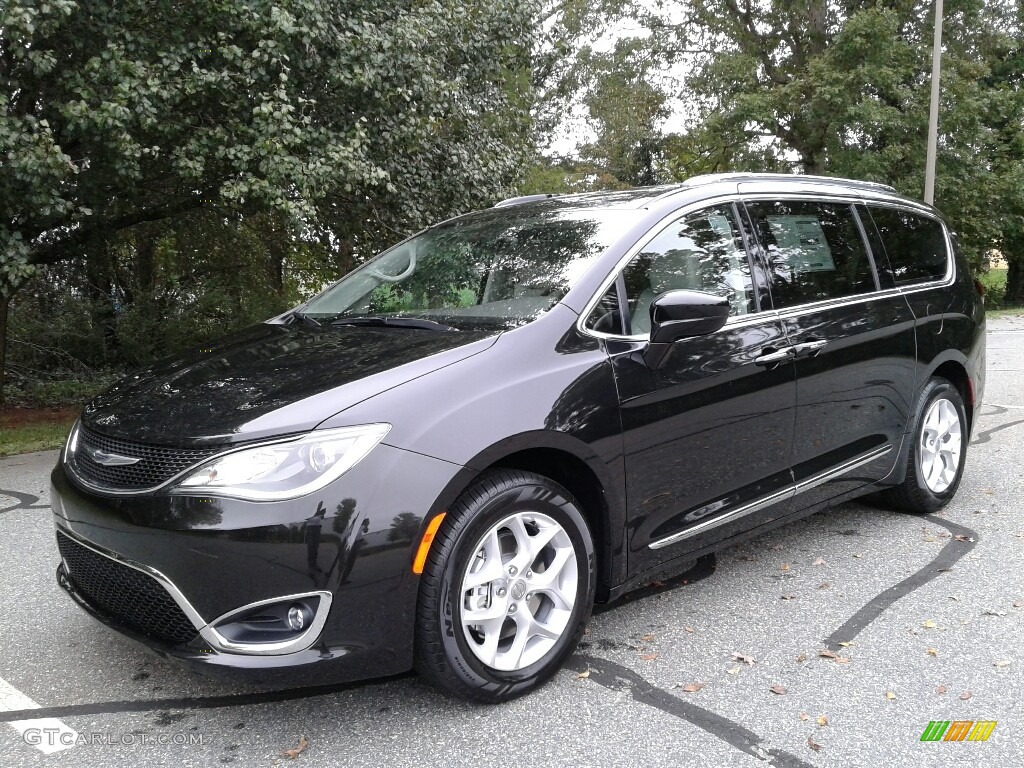Brilliant Black Crystal Pearl 2018 Chrysler Pacifica Touring L Exterior Photo #123303555
