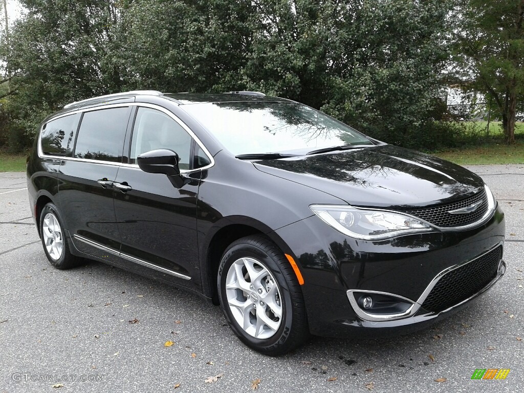 Brilliant Black Crystal Pearl 2018 Chrysler Pacifica Touring L Exterior Photo #123303621