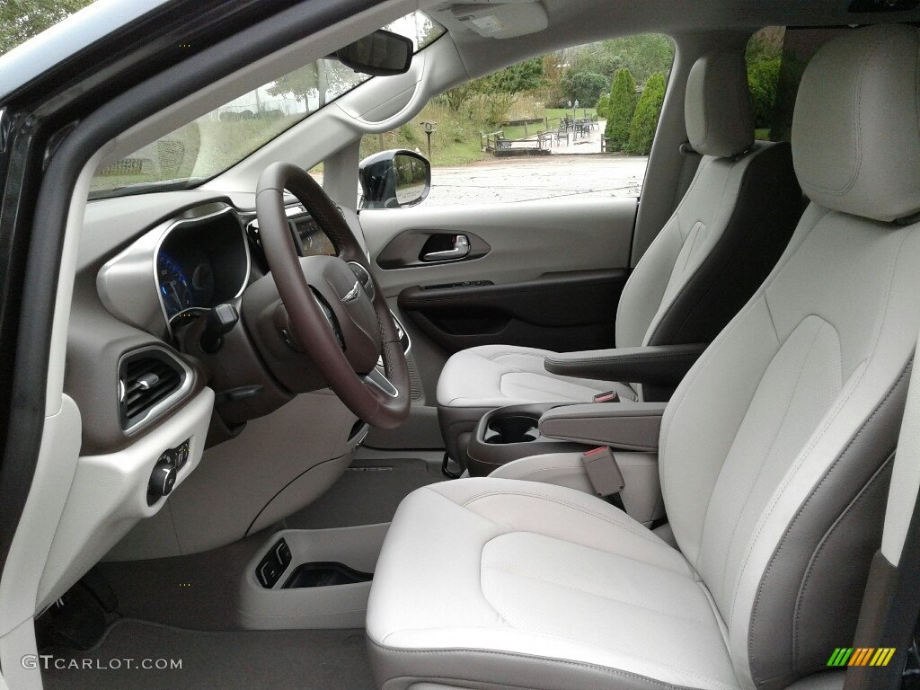 Cognac/Alloy/Toffee Interior 2018 Chrysler Pacifica Touring L Photo #123303792