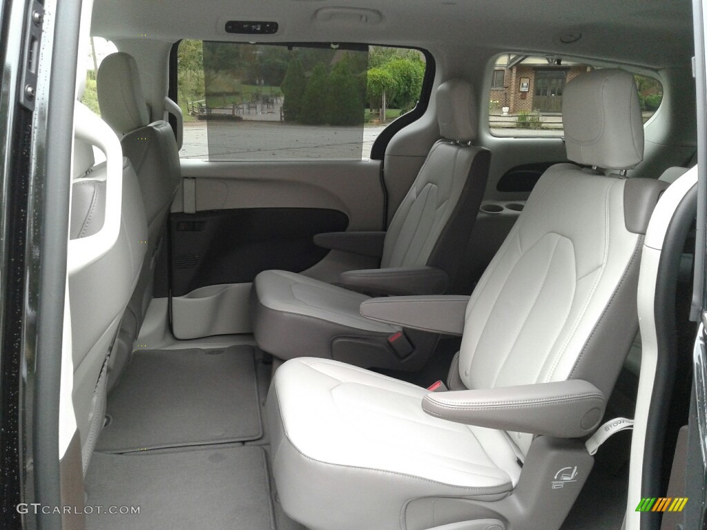 2018 Chrysler Pacifica Touring L Rear Seat Photo #123303819