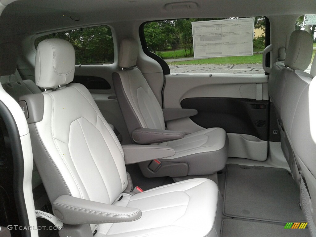 2018 Chrysler Pacifica Touring L Rear Seat Photo #123303972
