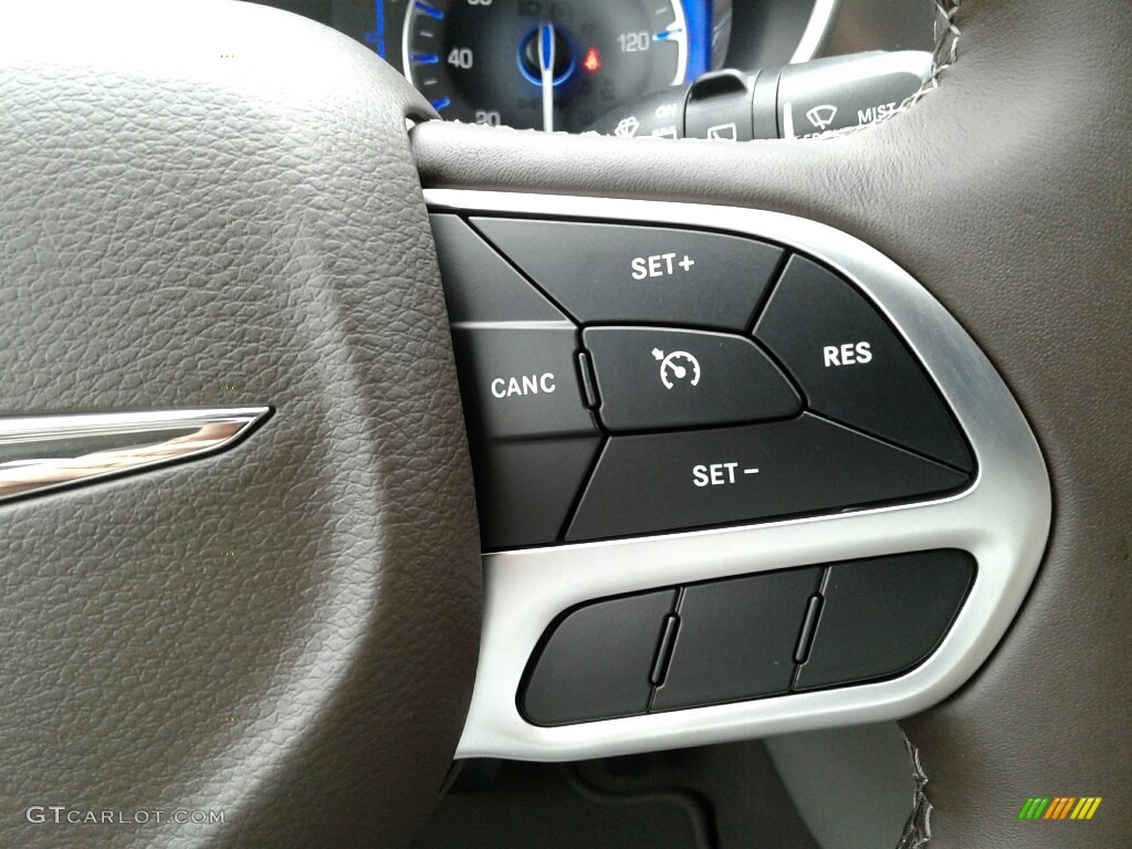 2018 Chrysler Pacifica Touring L Controls Photo #123304131