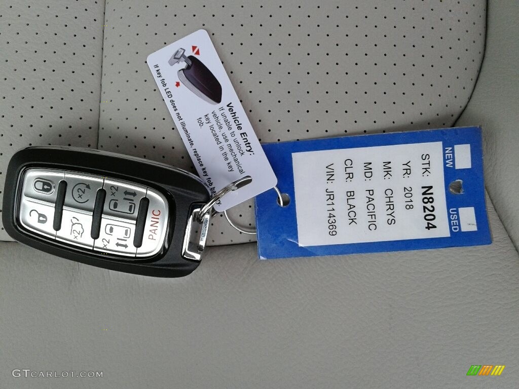2018 Chrysler Pacifica Touring L Keys Photos