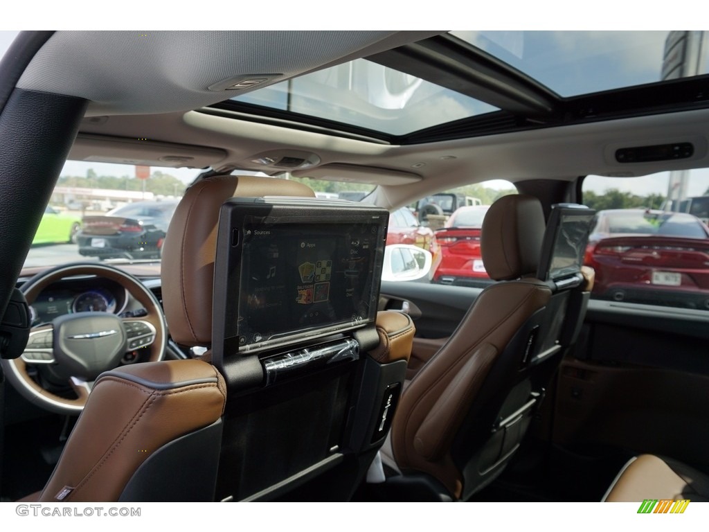 2018 Chrysler Pacifica Limited Entertainment System Photo #123311556
