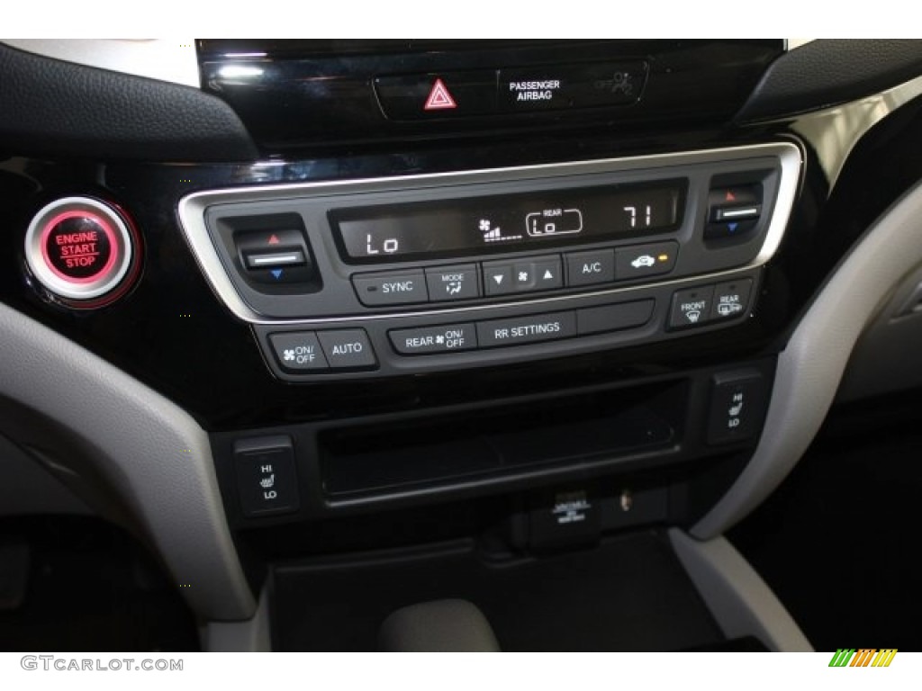2018 Honda Ridgeline RTL-E AWD Controls Photo #123323819