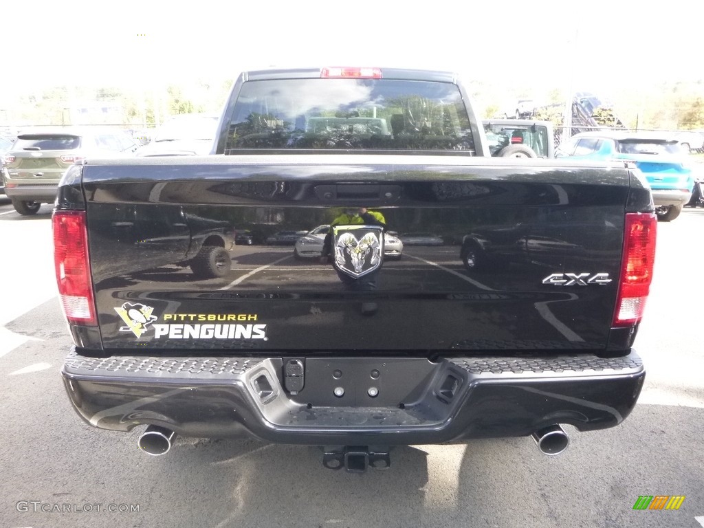 2018 1500 Express Crew Cab 4x4 - Brilliant Black Crystal Pearl / Black/Diesel Gray photo #4