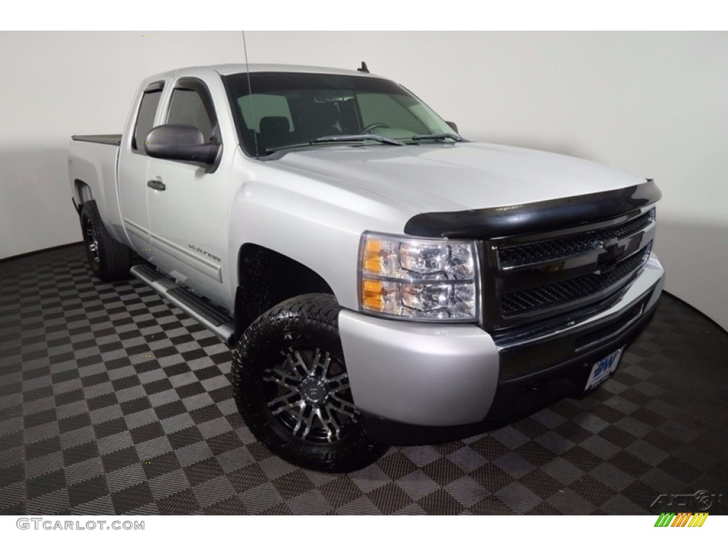 2011 Silverado 1500 LS Extended Cab 4x4 - Sheer Silver Metallic / Dark Titanium photo #2