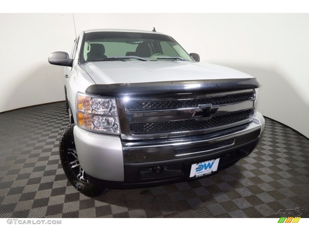 2011 Silverado 1500 LS Extended Cab 4x4 - Sheer Silver Metallic / Dark Titanium photo #3