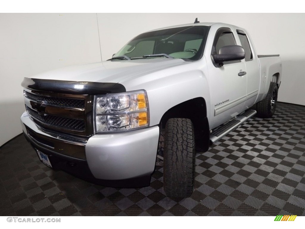 2011 Silverado 1500 LS Extended Cab 4x4 - Sheer Silver Metallic / Dark Titanium photo #6