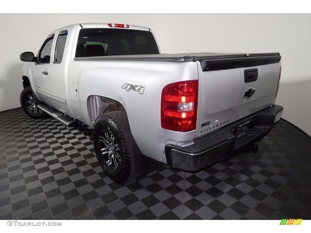 2011 Silverado 1500 LS Extended Cab 4x4 - Sheer Silver Metallic / Dark Titanium photo #7