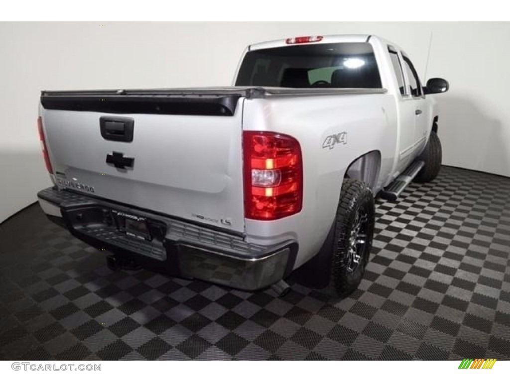2011 Silverado 1500 LS Extended Cab 4x4 - Sheer Silver Metallic / Dark Titanium photo #11