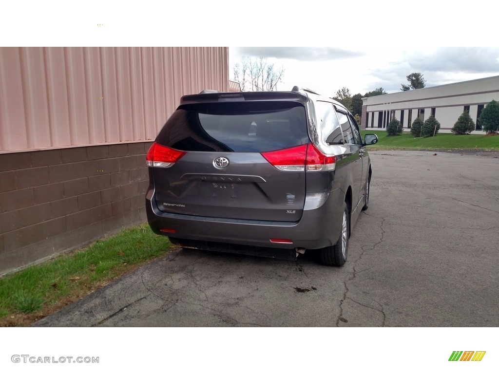 2011 Sienna XLE - Predawn Gray Mica / Light Gray photo #7