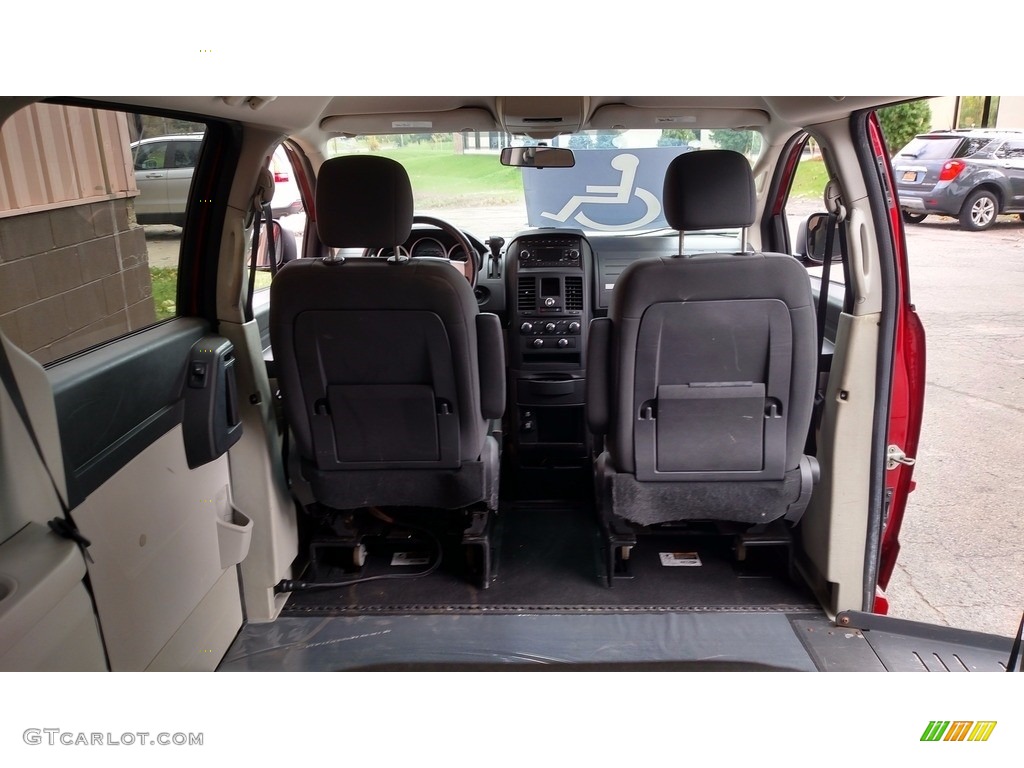 2008 Grand Caravan SE - Inferno Red Crystal Pearl / Dark Slate/Light Shale photo #18