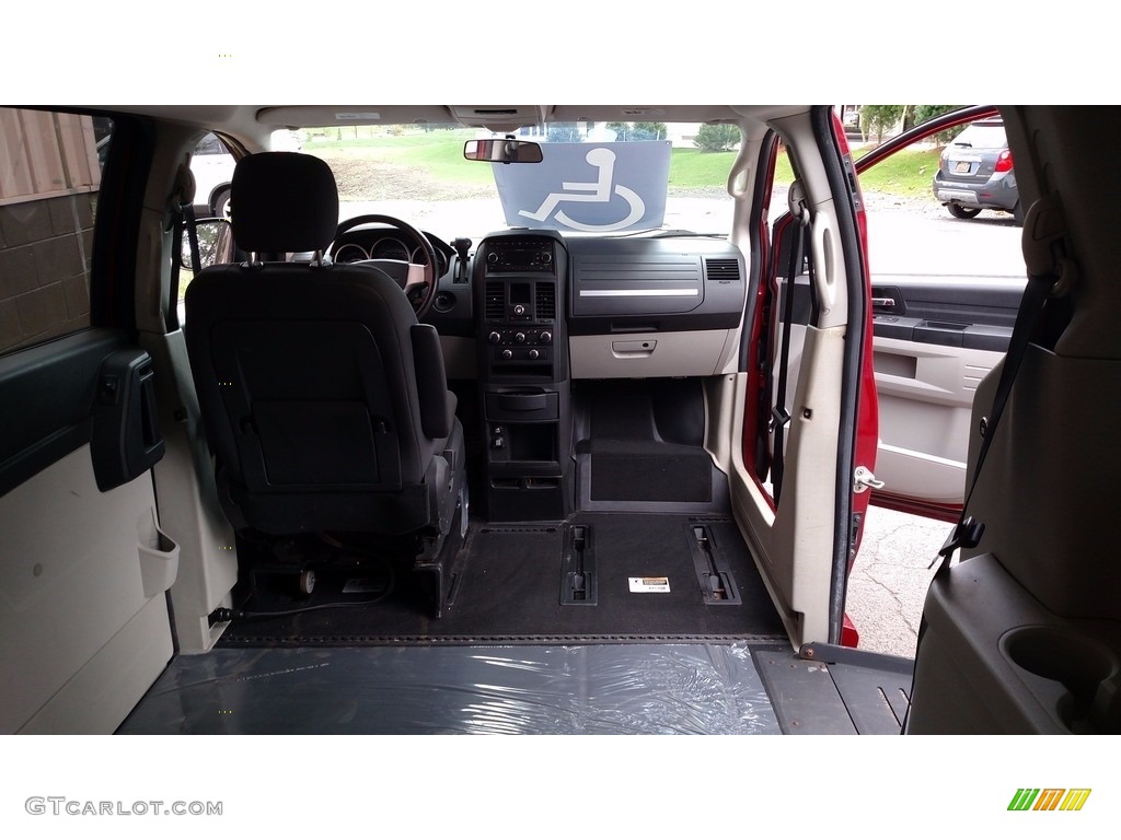 2008 Grand Caravan SE - Inferno Red Crystal Pearl / Dark Slate/Light Shale photo #19