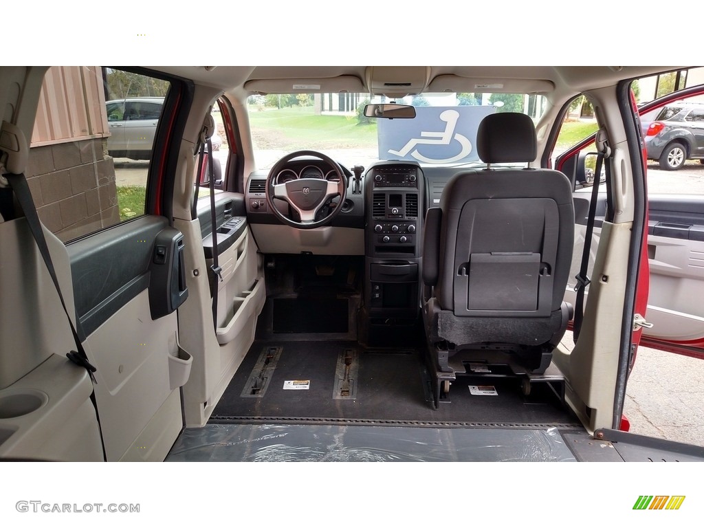 2008 Grand Caravan SE - Inferno Red Crystal Pearl / Dark Slate/Light Shale photo #20
