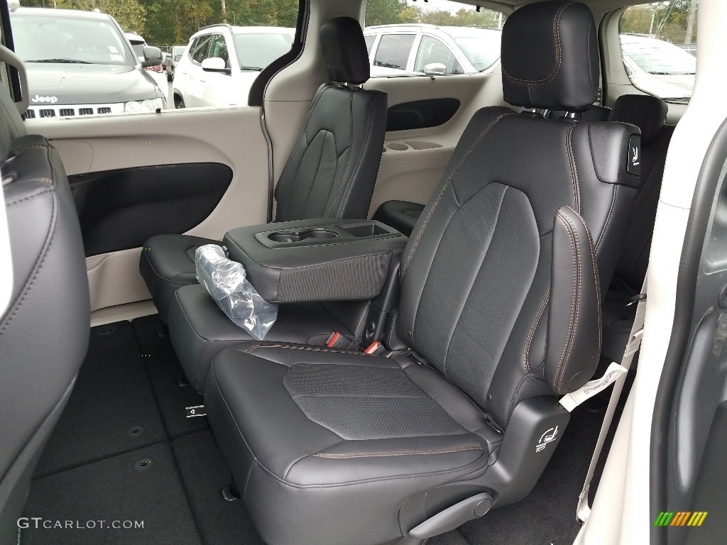 2018 Chrysler Pacifica Touring L Rear Seat Photo #123340005