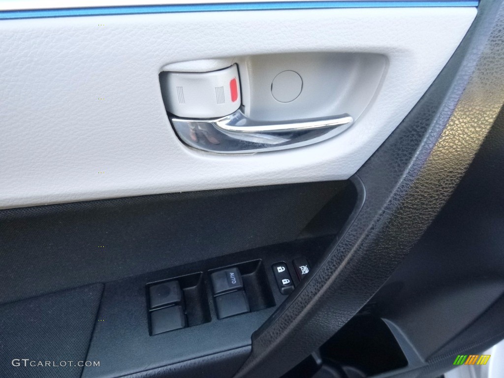 2015 Corolla LE - Classic Silver Metallic / Ash photo #19