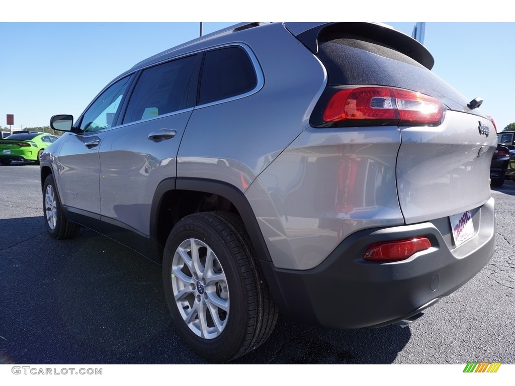 2018 Cherokee Latitude - Billet Silver Metallic / Black photo #5