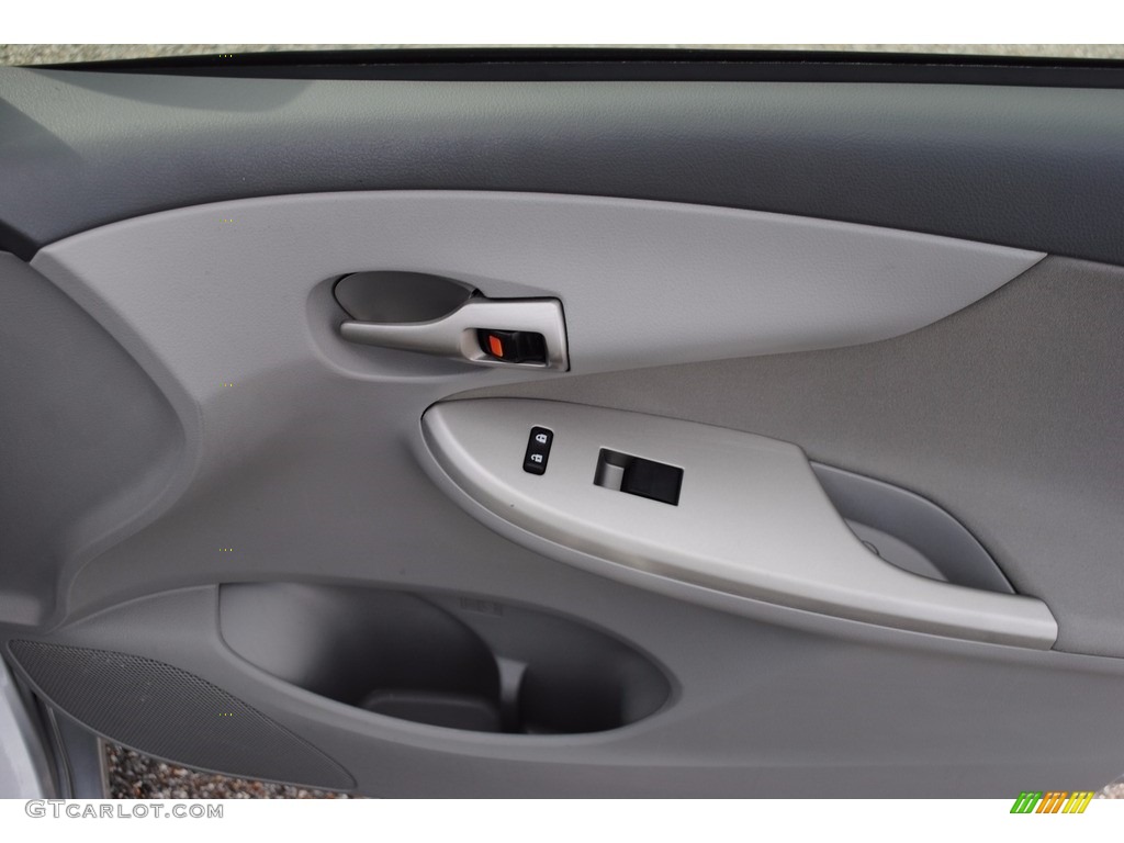 2010 Corolla LE - Classic Silver Metallic / Ash photo #20