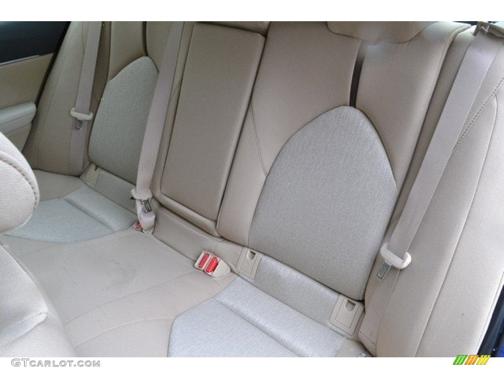 2018 Camry LE - Blue Crush Metallic / Macadamia photo #7