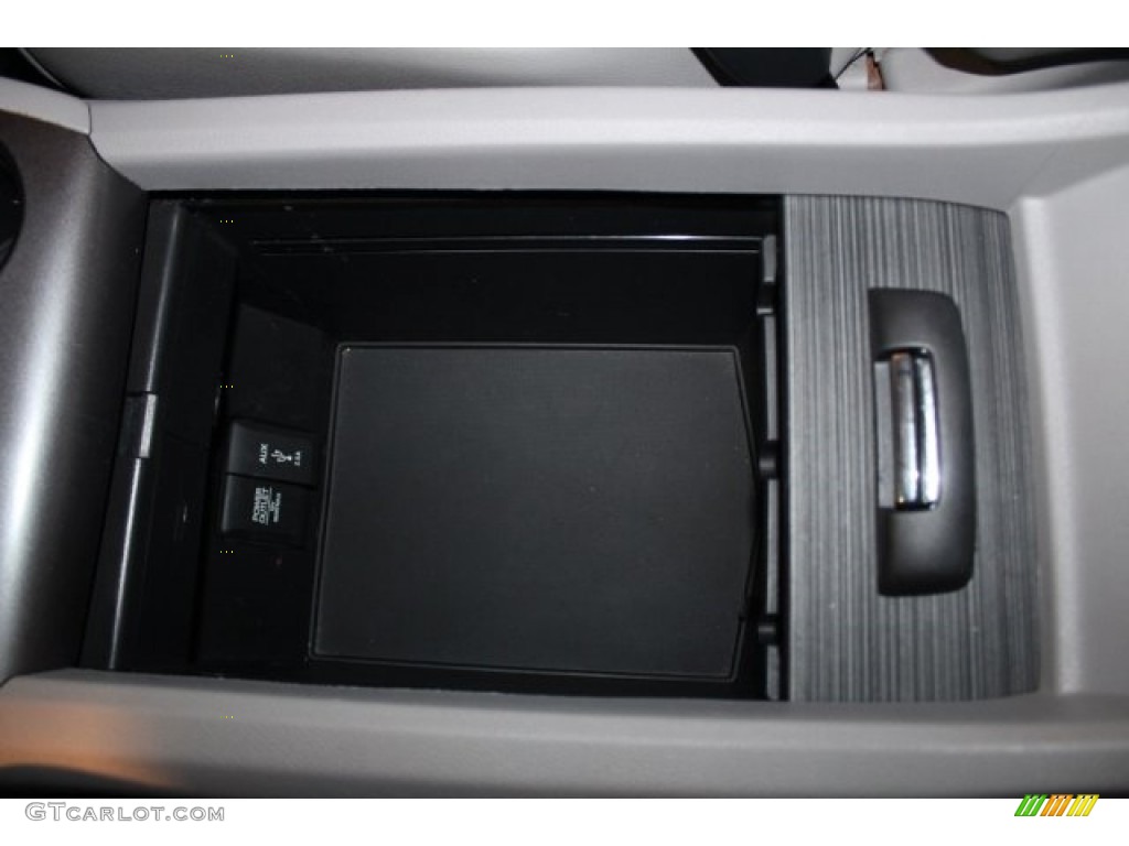 2016 Pilot EX-L - Lunar Silver Metallic / Gray photo #27