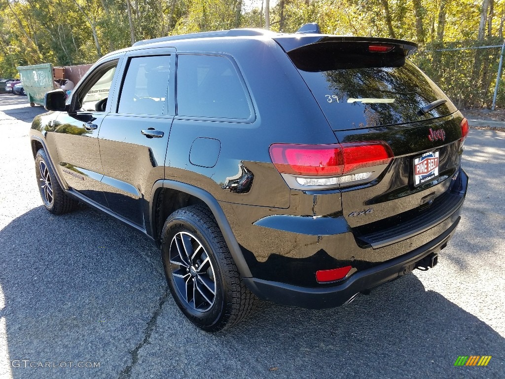 2017 Grand Cherokee Trailhawk 4x4 - Diamond Black Crystal Pearl / Black photo #2