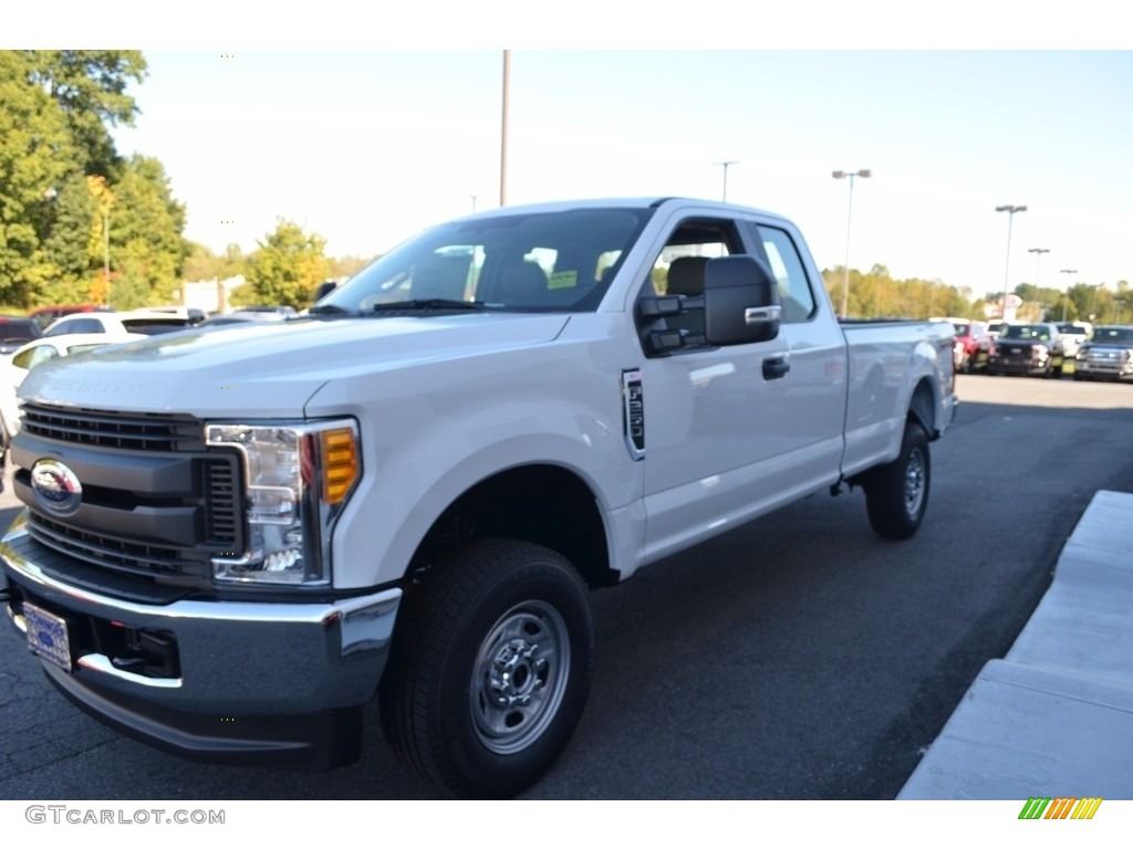 2017 F250 Super Duty XL SuperCab 4x4 - Oxford White / Medium Earth Gray photo #3