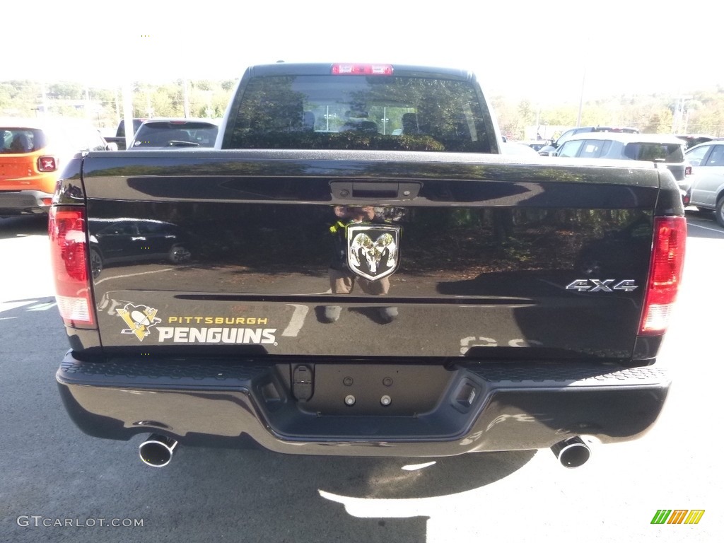 2018 1500 Express Crew Cab 4x4 - Brilliant Black Crystal Pearl / Black/Diesel Gray photo #4