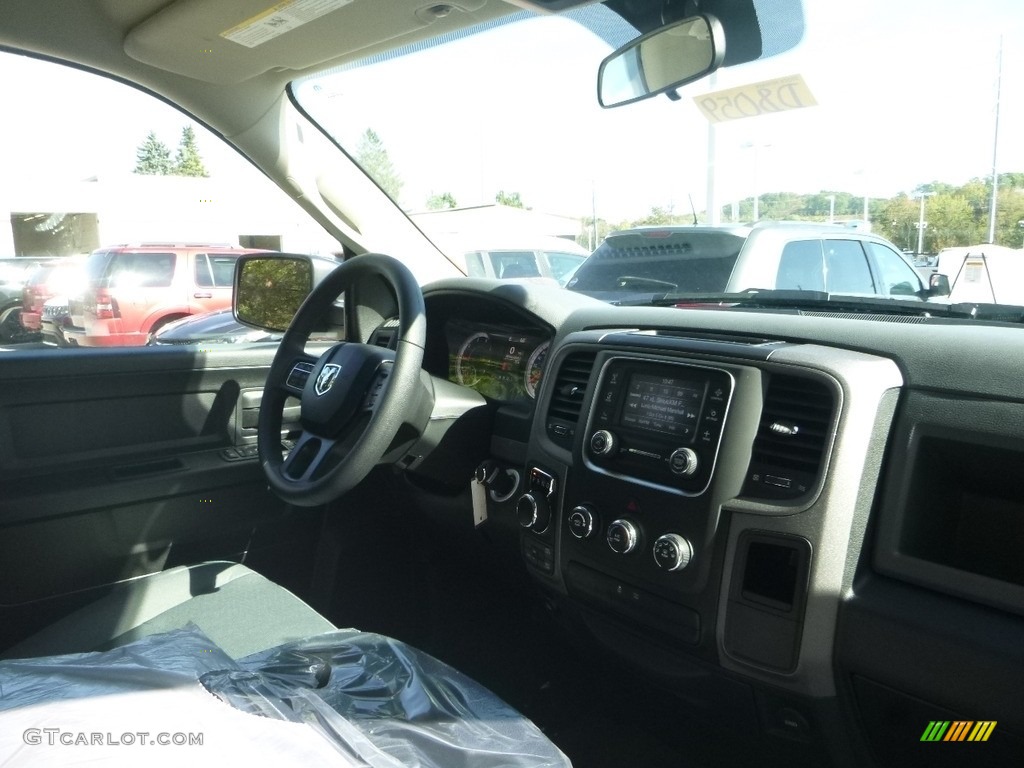 2018 1500 Express Crew Cab 4x4 - Brilliant Black Crystal Pearl / Black/Diesel Gray photo #11