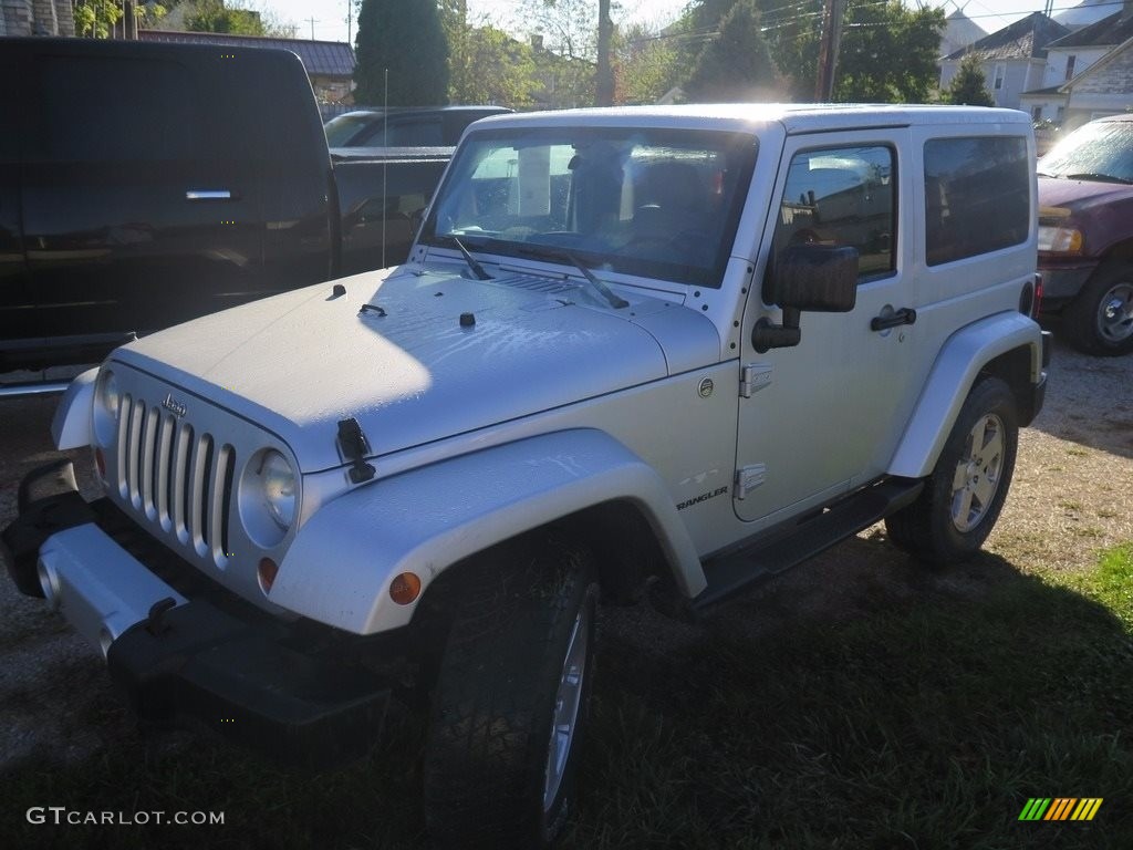 2011 Wrangler Sahara 4x4 - Bright Silver Metallic / Black/Dark Saddle photo #3